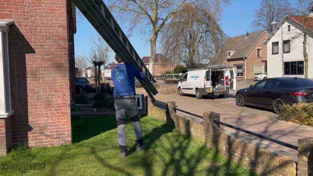 Schoorsteen onderhoud Urk ladder bus